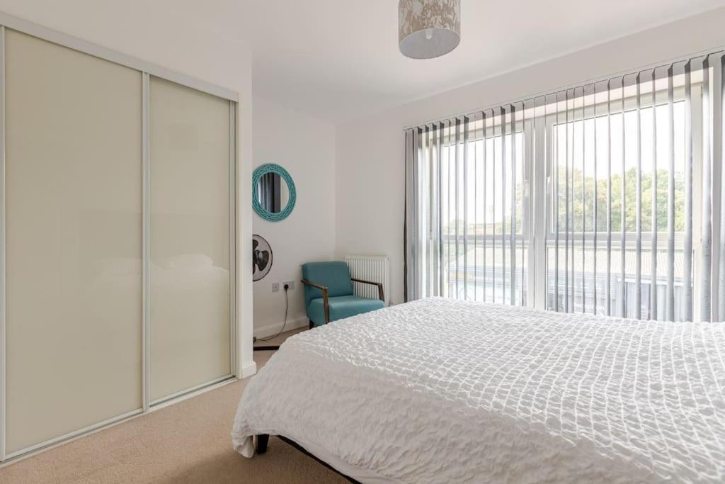 Stylish Station Apartment In Rochester With Free Parking Wainscot Exterior foto