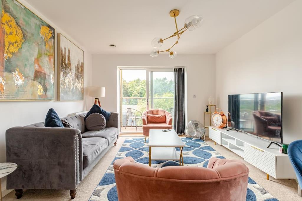 Stylish Station Apartment In Rochester With Free Parking Wainscot Exterior foto